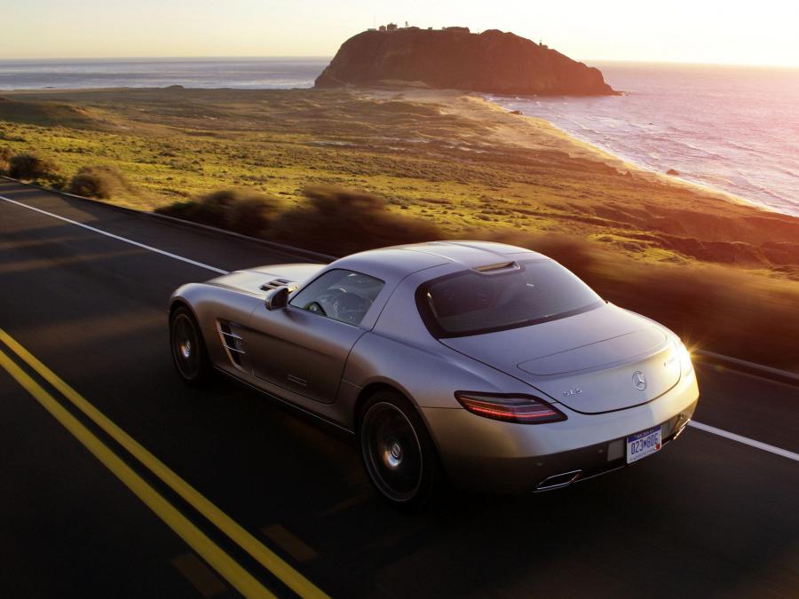  Mercedes-Benz SLS AMG 2010 года  (US) (фото 9 из 43)